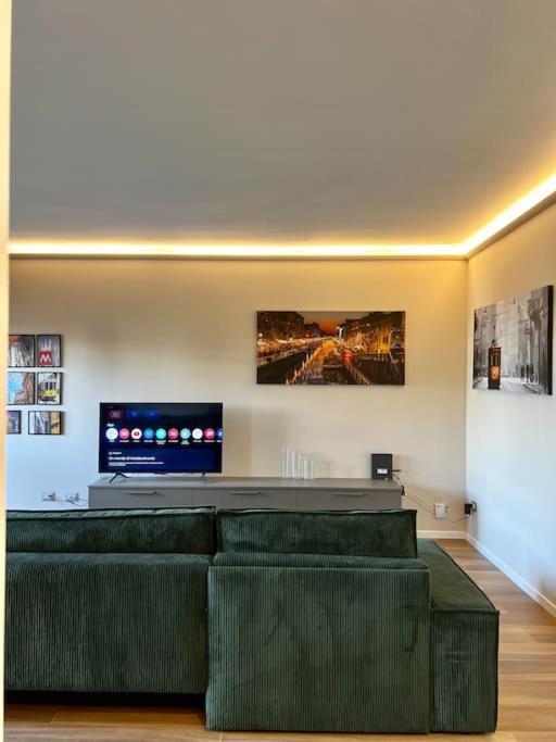 Stadio Fiera Ampio E Luminoso Con Balcone Apartamento Milão